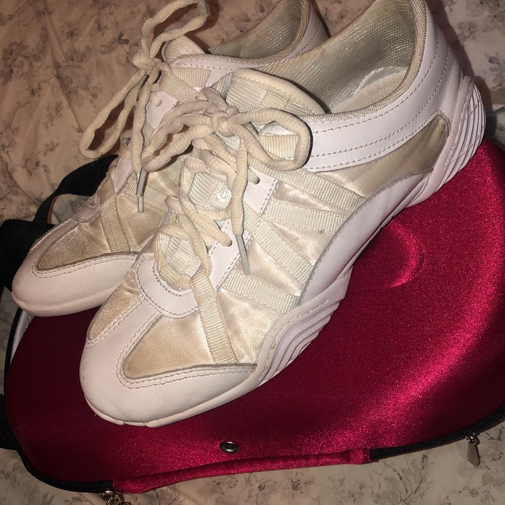 Nfinity evolution cheer shoes